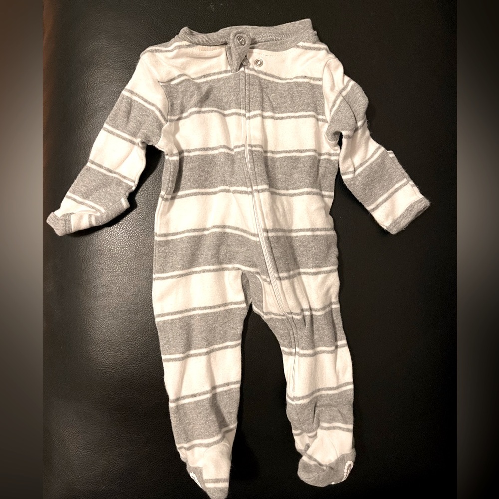Newborn footie, Burt’s bees zip up